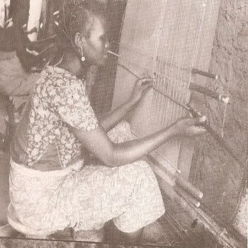 etsako weavers Using indigenous handioom